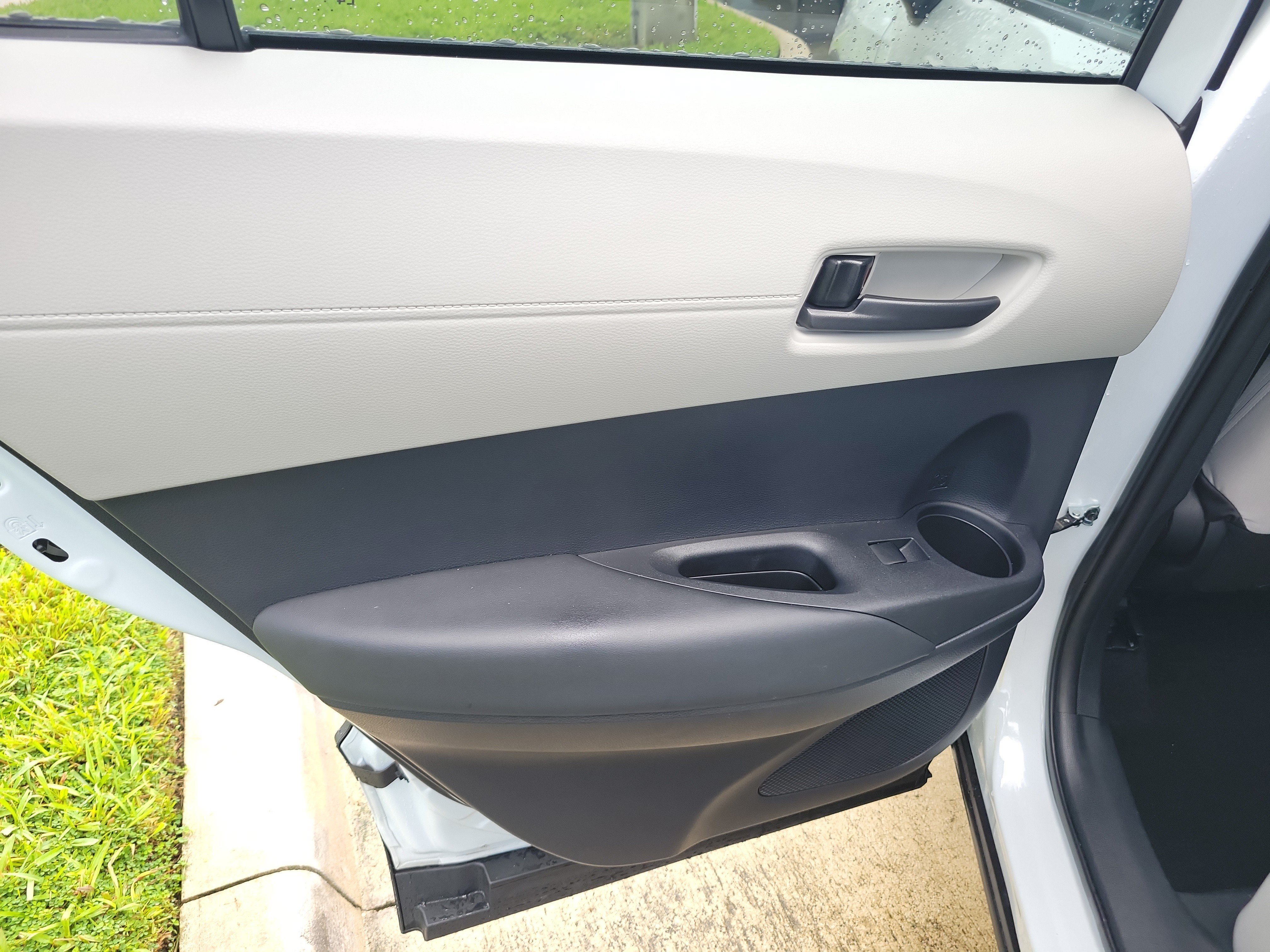 Used 2025 Toyota Corolla Cross LE FWD image 12