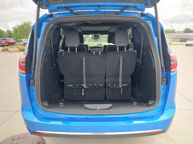 New 2027 Chrysler Pacifica Select FWD image 21