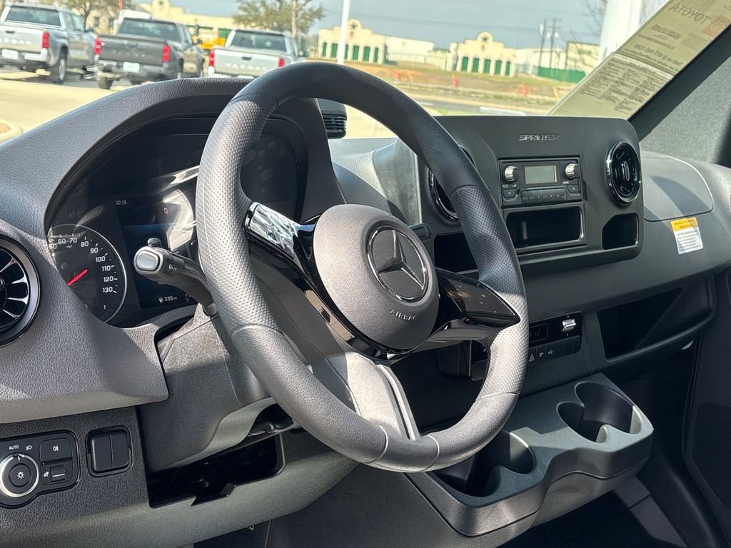 Used 2025 Mercedes-Benz Sprinter 2500 image 7
