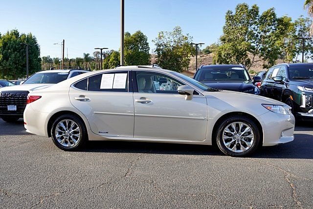 Used 2014 Lexus ES 300h w/ Luxury Package w/Bamboo Trim FWD image 3