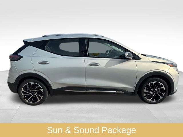 Used 2022 Chevrolet Bolt EUV Premier w/ Sun & Sound Package image 2