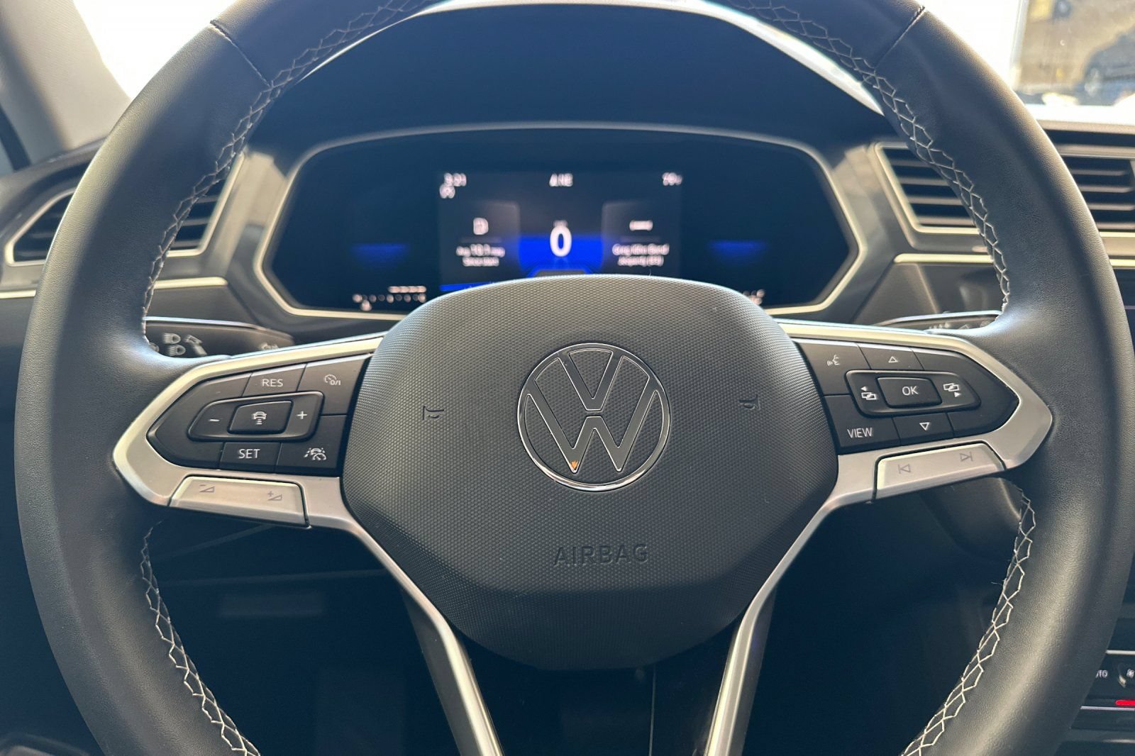 Used 2022 Volkswagen Tiguan SE FWD image 24