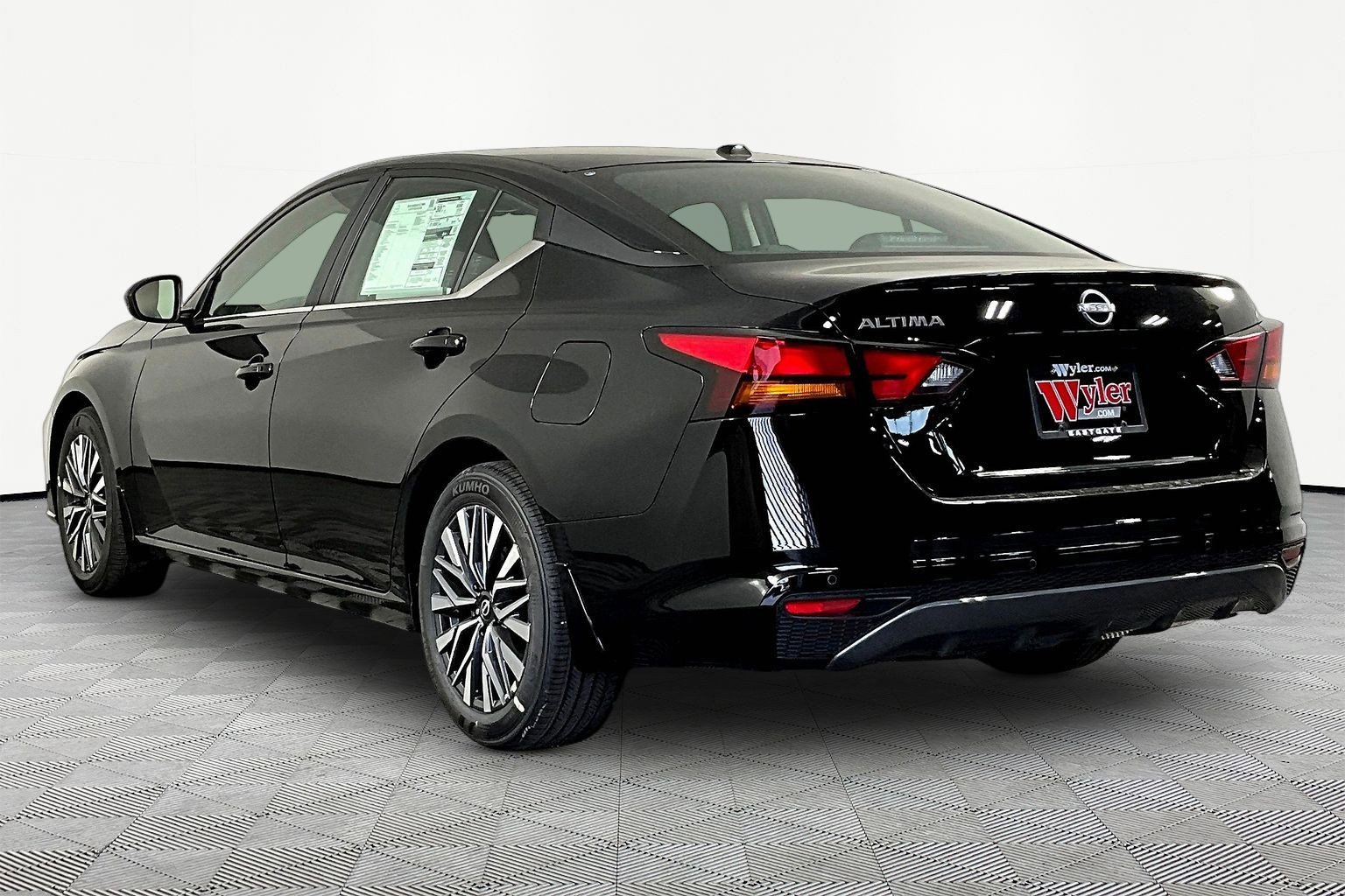 New 2026 Nissan Altima 2.5 SV FWD image 4