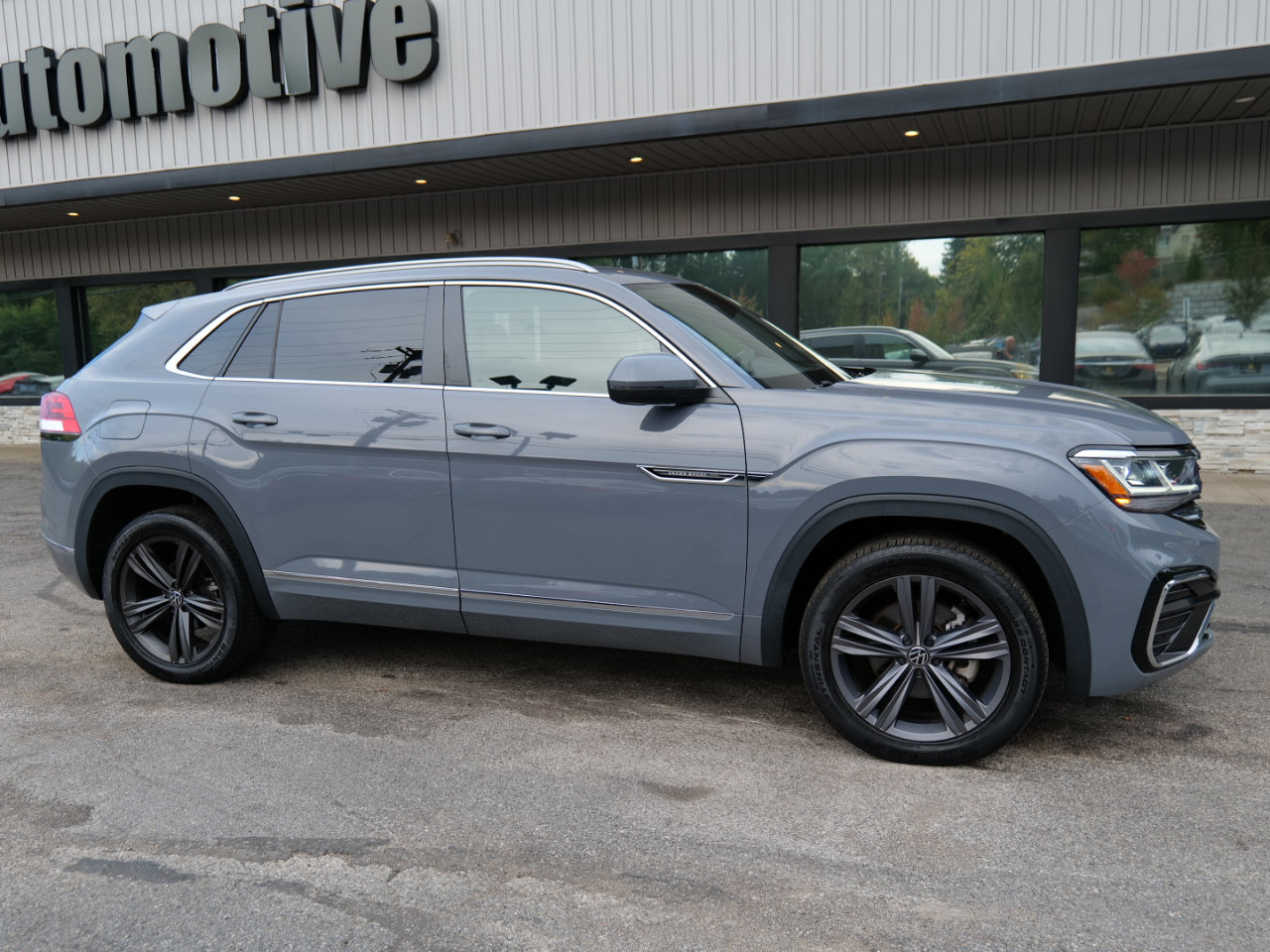 Used 2022 Volkswagen Atlas Cross Sport SEL R-Line image 68