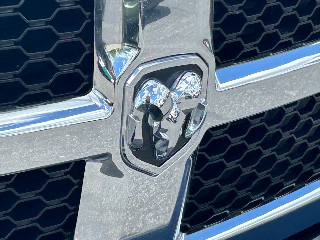 Used 2018 RAM 1500 Classic SLT AWD/4WD image 11