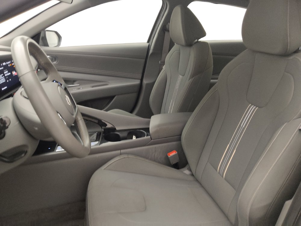 Used 2025 Hyundai Elantra SEL FWD image 17