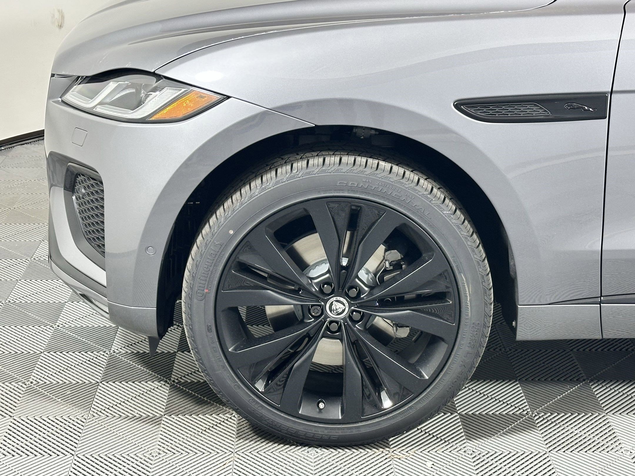 Used 2026 Jaguar F-PACE R-Dynamic S image 9