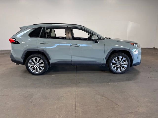 Used 2021 Toyota RAV4 XLE Premium image 2