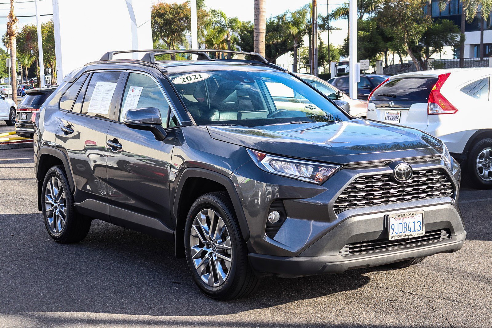Used 2021 Toyota RAV4 XLE Premium image 3