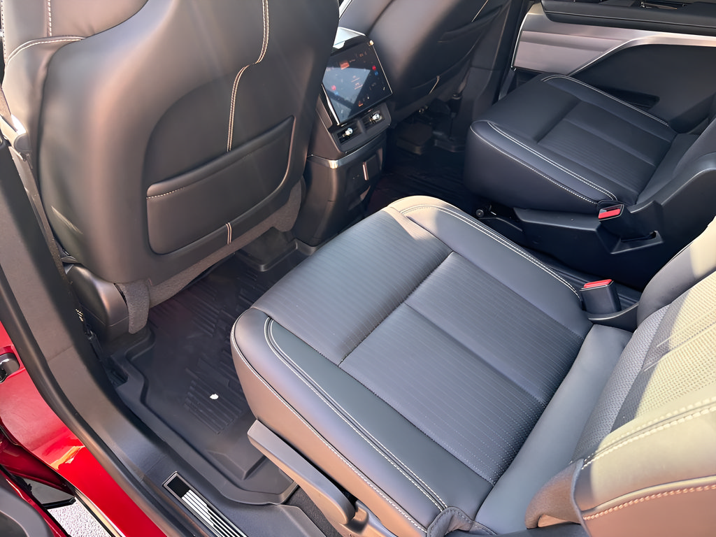 Used 2026 Cadillac Vistiq Sport w/ LPO, Floor Liner Package AWD/4WD image 40