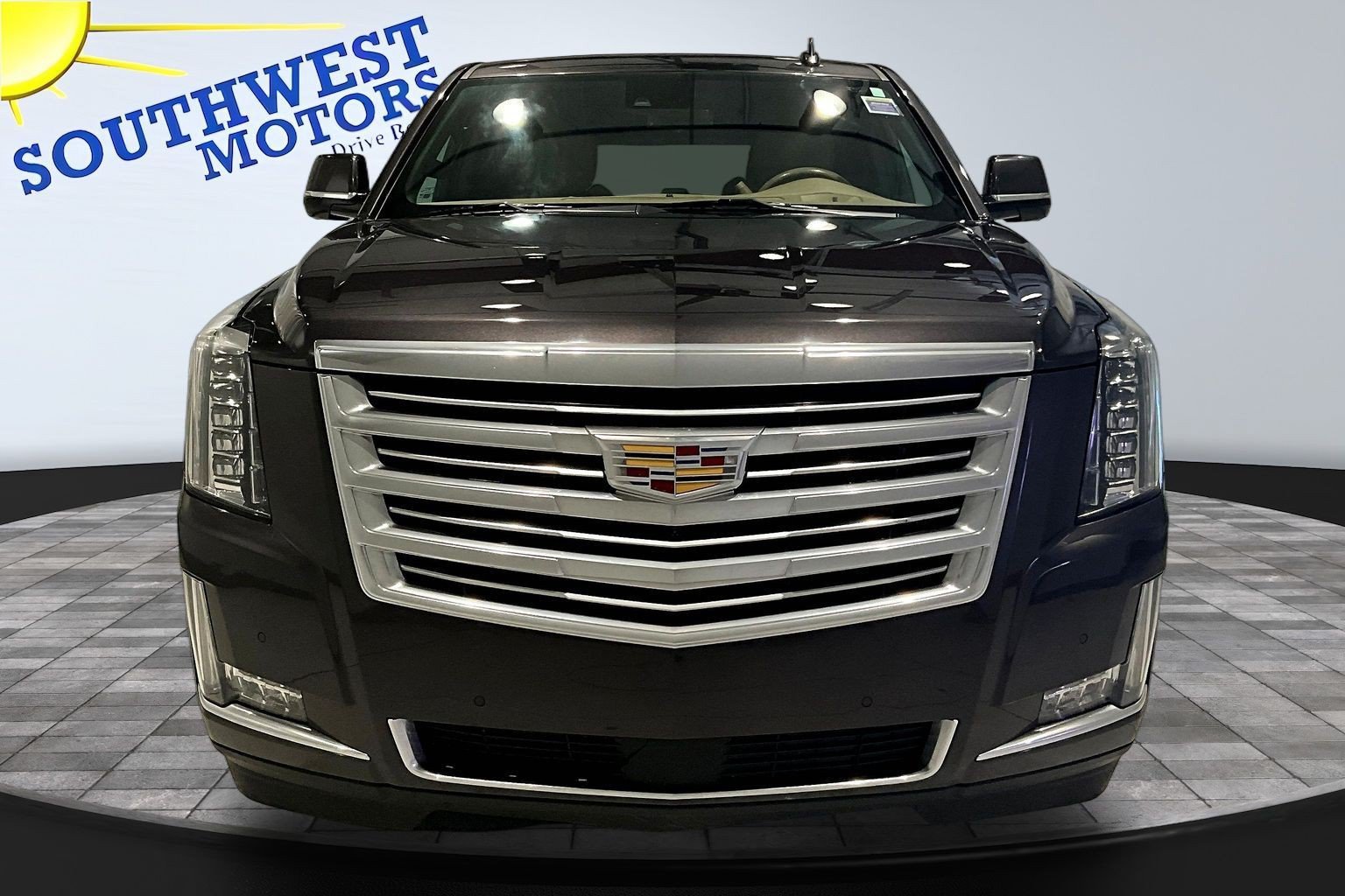 Used 2018 Cadillac Escalade ESV Platinum AWD/4WD image 2