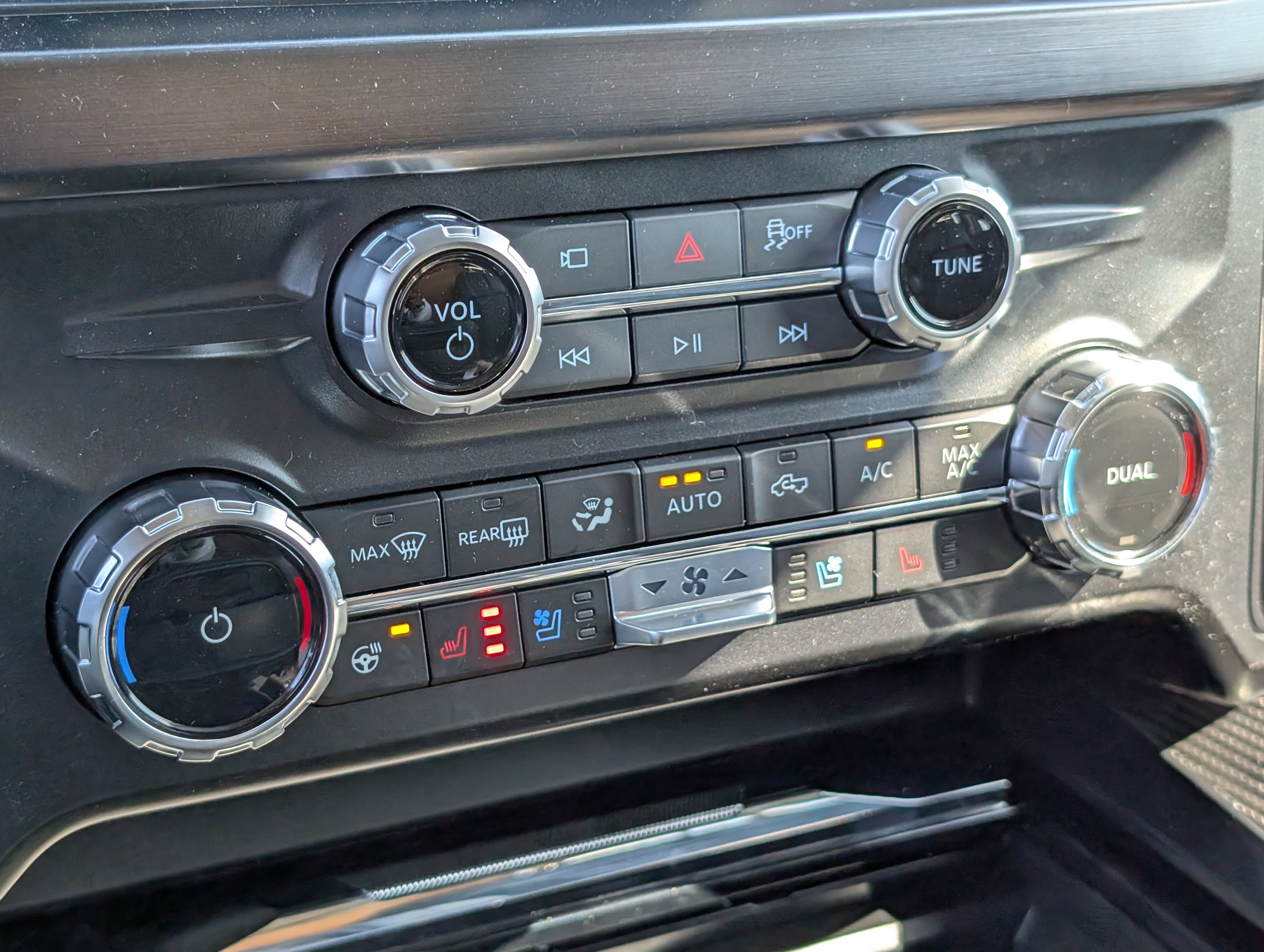 New 2026 Ford F250 Lariat w/ Black Appearance Package image 18