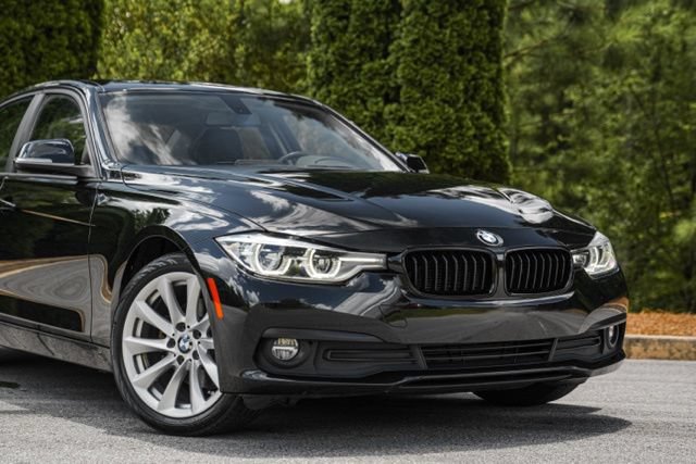 Used 2018 BMW 320i xDrive Sedan AWD/4WD image 6