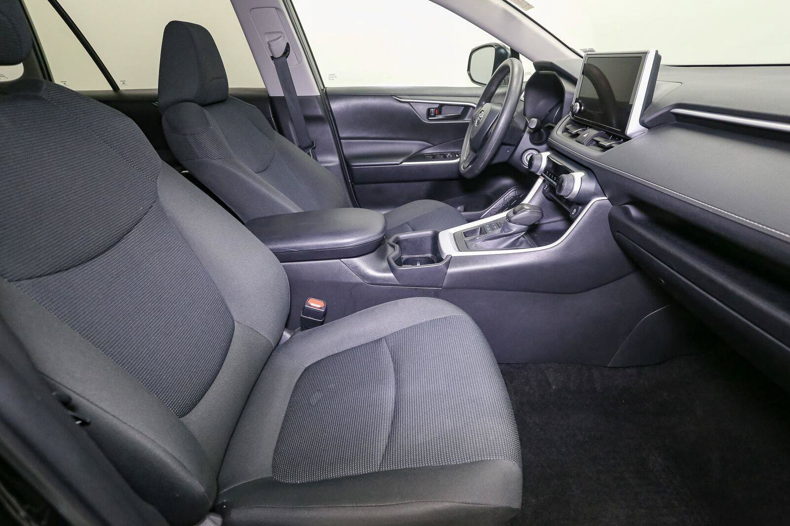 Certified 2024 Toyota RAV4 LE AWD/4WD image 19