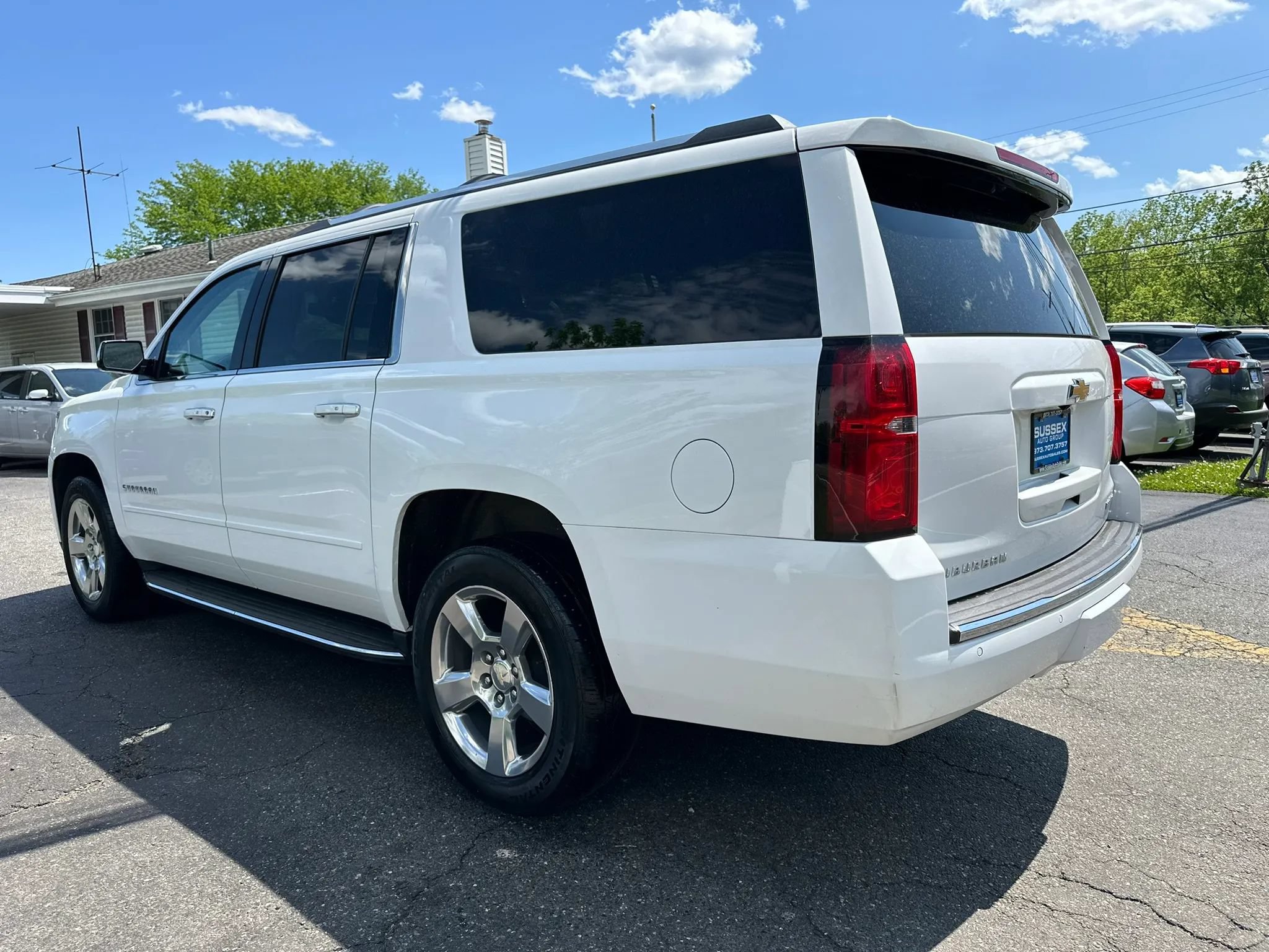 Used 2020 Chevrolet Suburban Premier AWD/4WD image 4