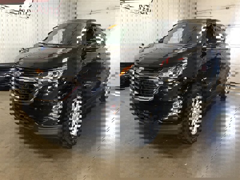 Used 2019 Chevrolet Equinox LT w/ Driver Convenience Package image 2