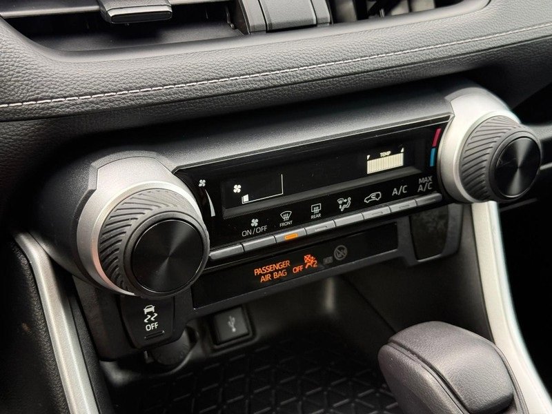 Used 2021 Toyota RAV4 LE image 27