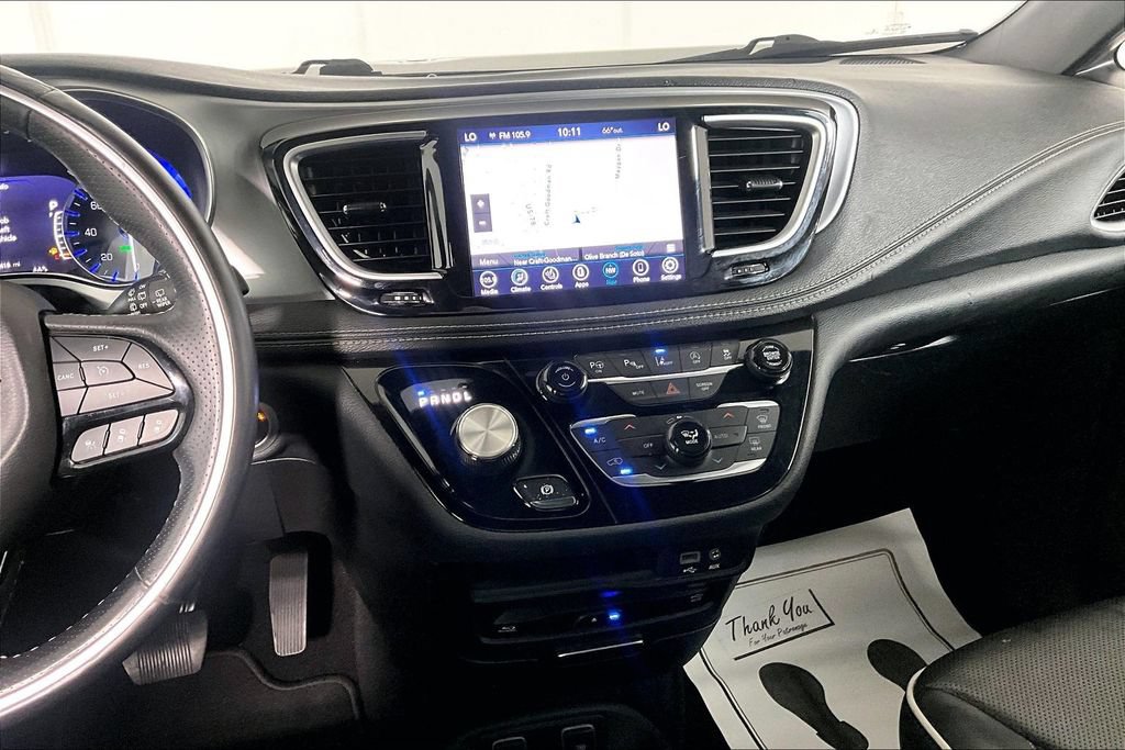 Used 2020 Chrysler Pacifica Limited w/ Advanced Safetytec Group FWD image 6