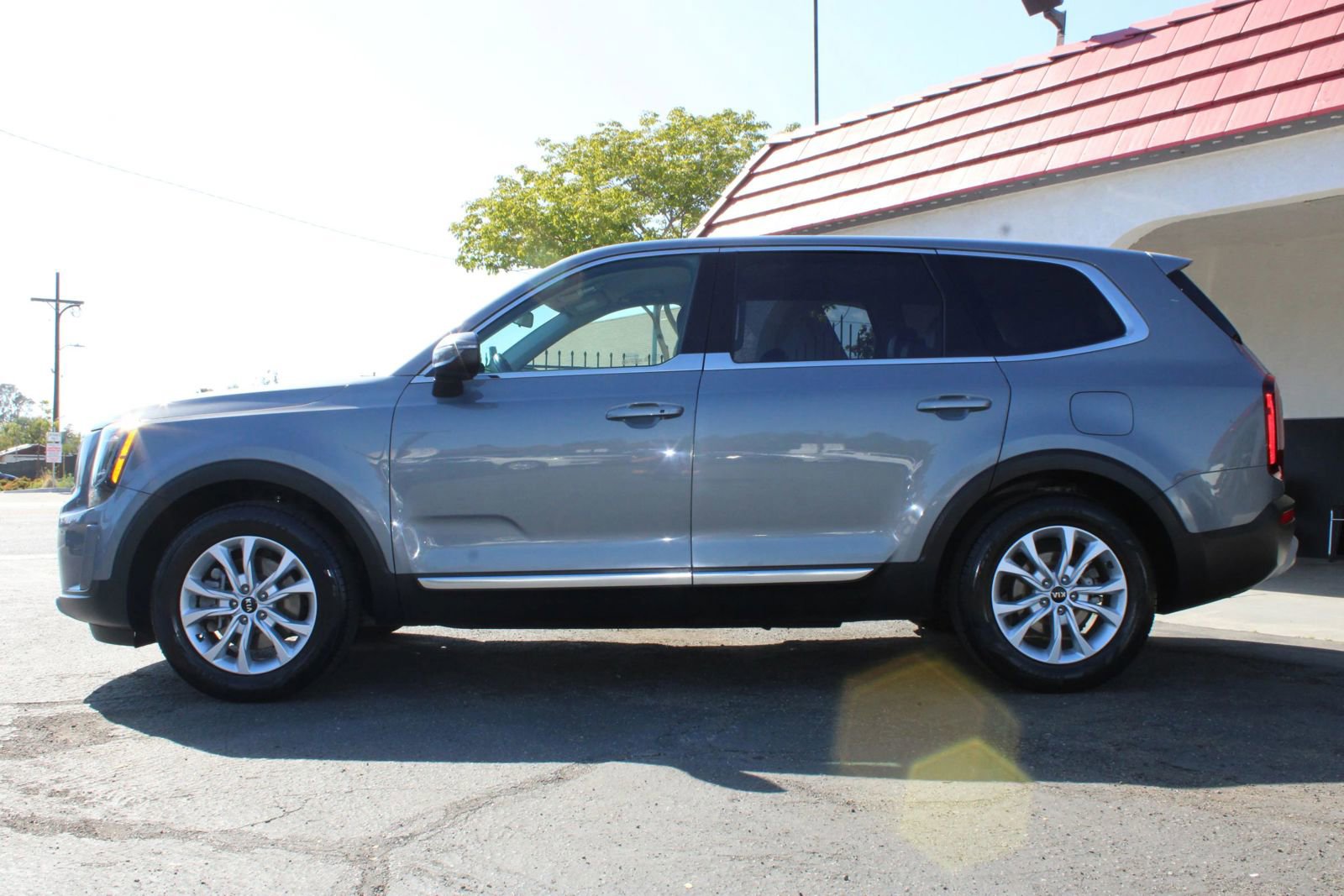 Used 2021 Kia Telluride LX FWD image 13