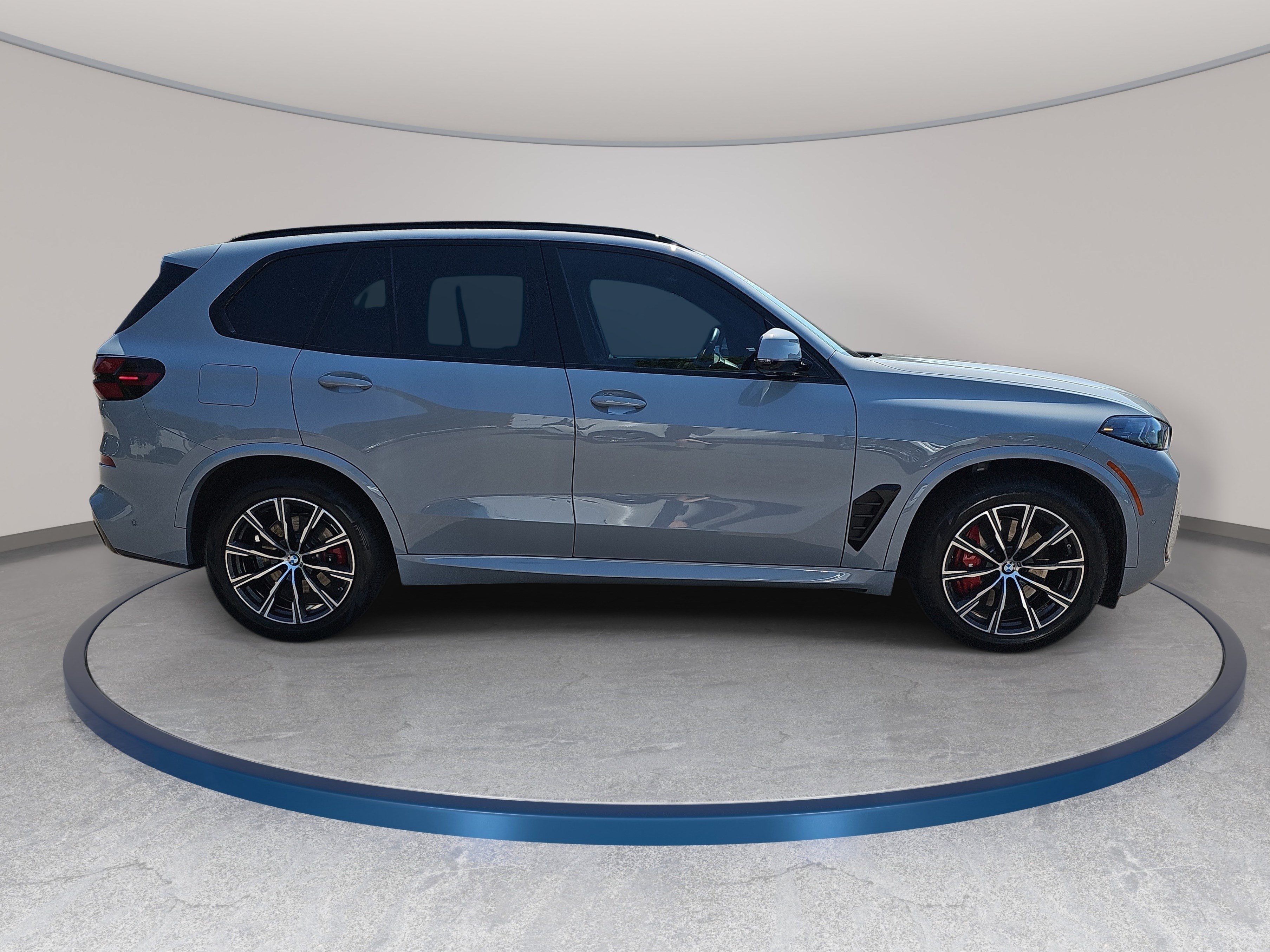 Certified 2024 BMW X5 xDrive40i w/ M Sport Package AWD/4WD image 5