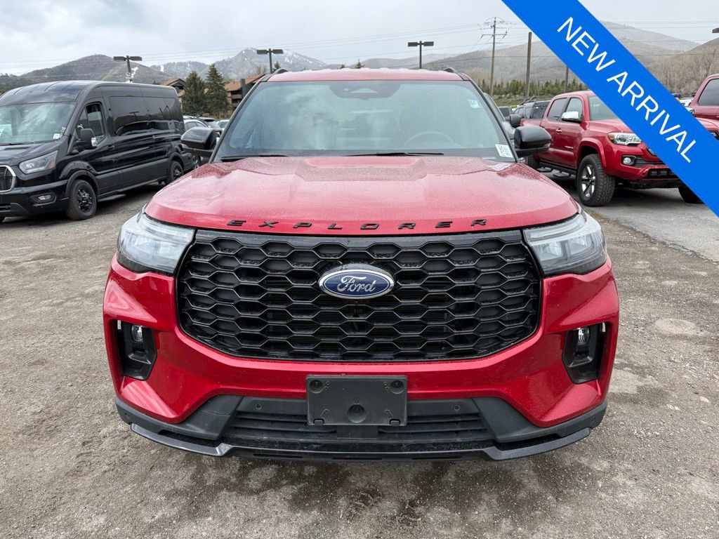Used 2025 Ford Explorer ST-Line w/ ST-Line Street Pack AWD/4WD image 2