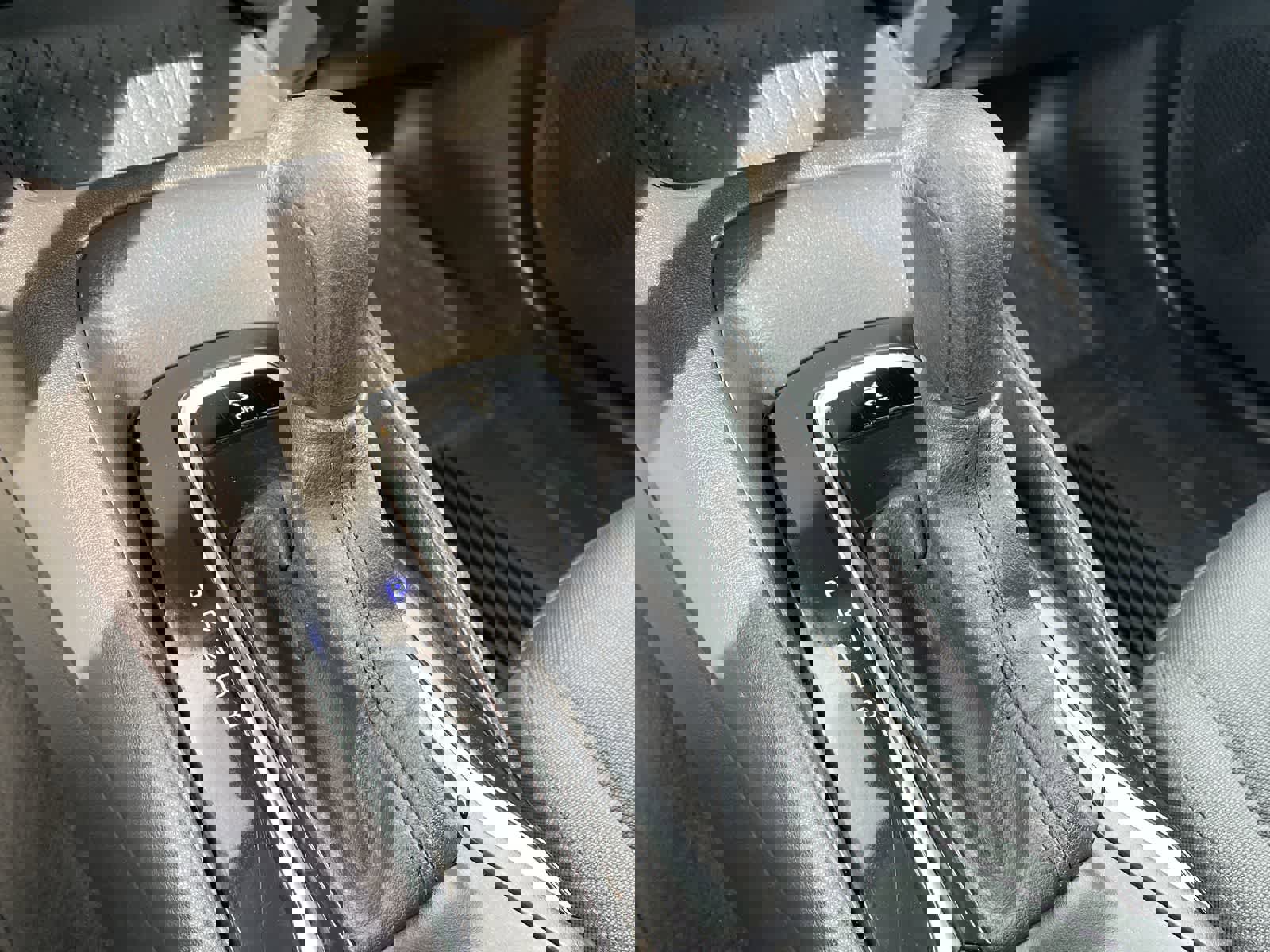 Used 2025 Toyota Corolla LE image 32