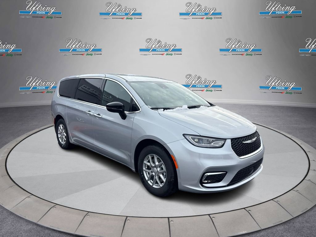 New 2026 Chrysler Pacifica Select image 1