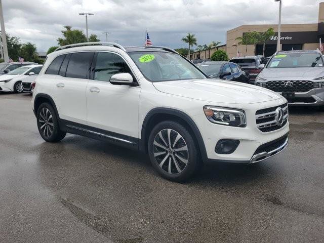 Used 2023 Mercedes-Benz GLB 250 w/ Premium Package image 3