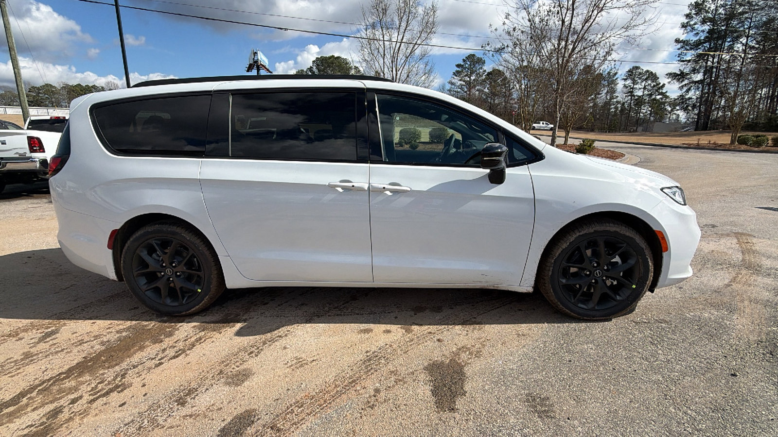 New 2026 Chrysler Pacifica Select image 7