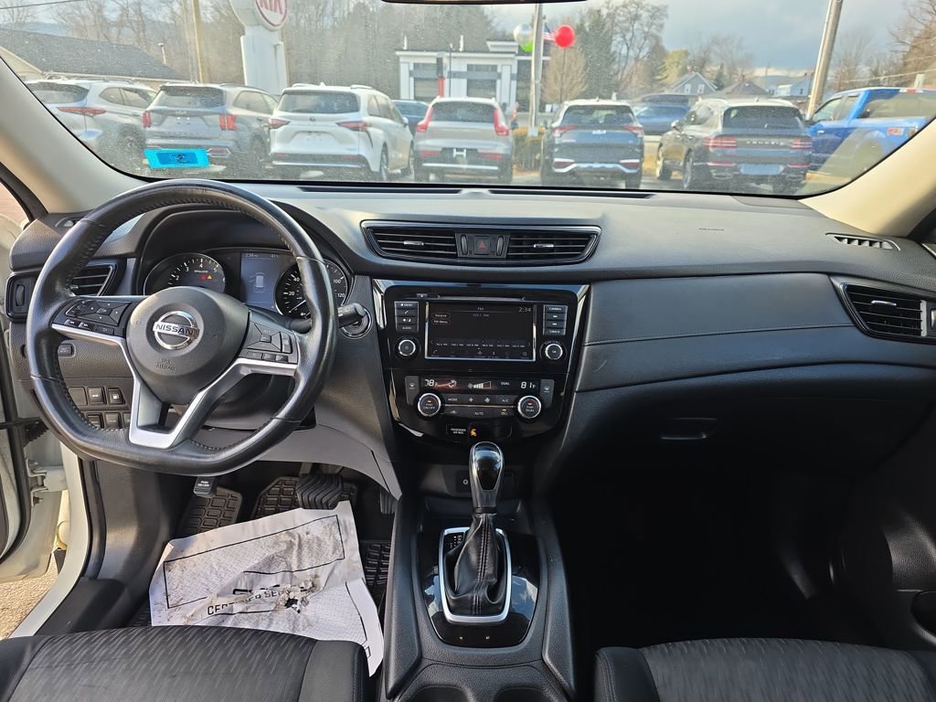 Used 2018 Nissan Rogue SV image 12