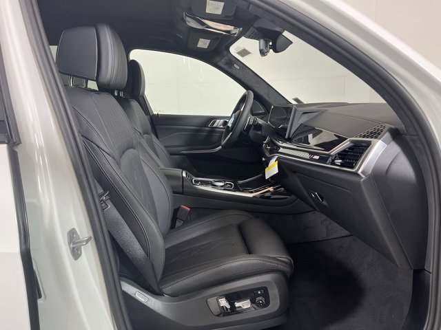 New 2026 BMW X7 M60i image 23