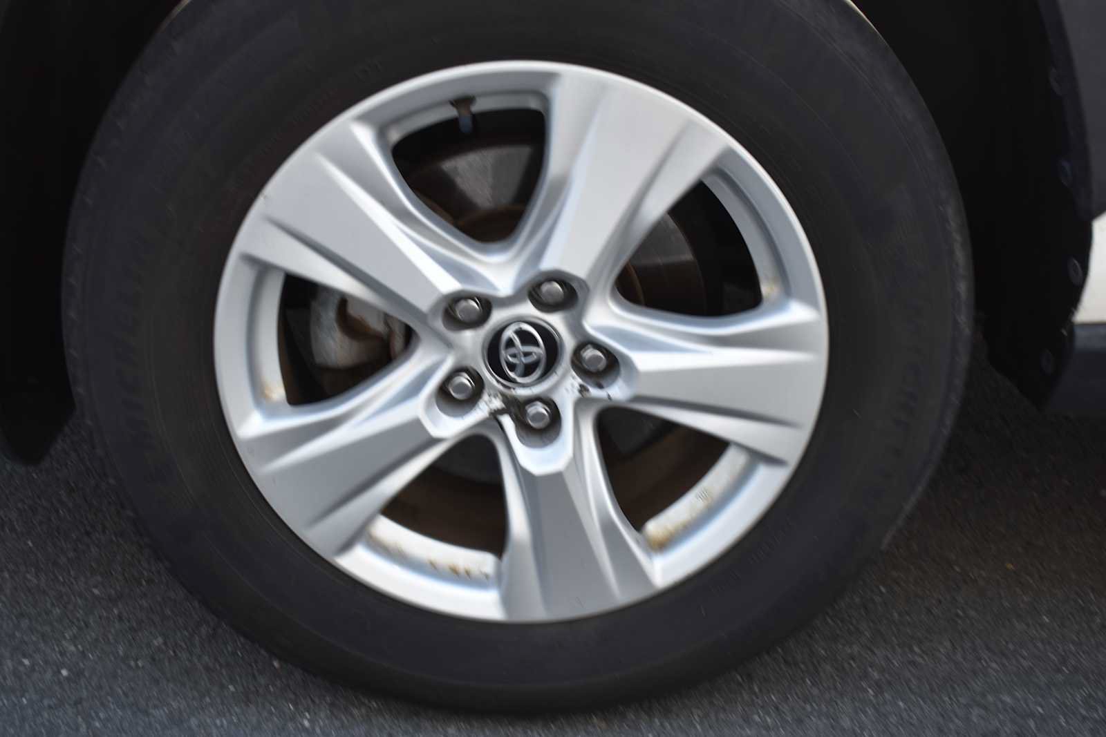 Used 2021 Toyota RAV4 XLE AWD/4WD image 21