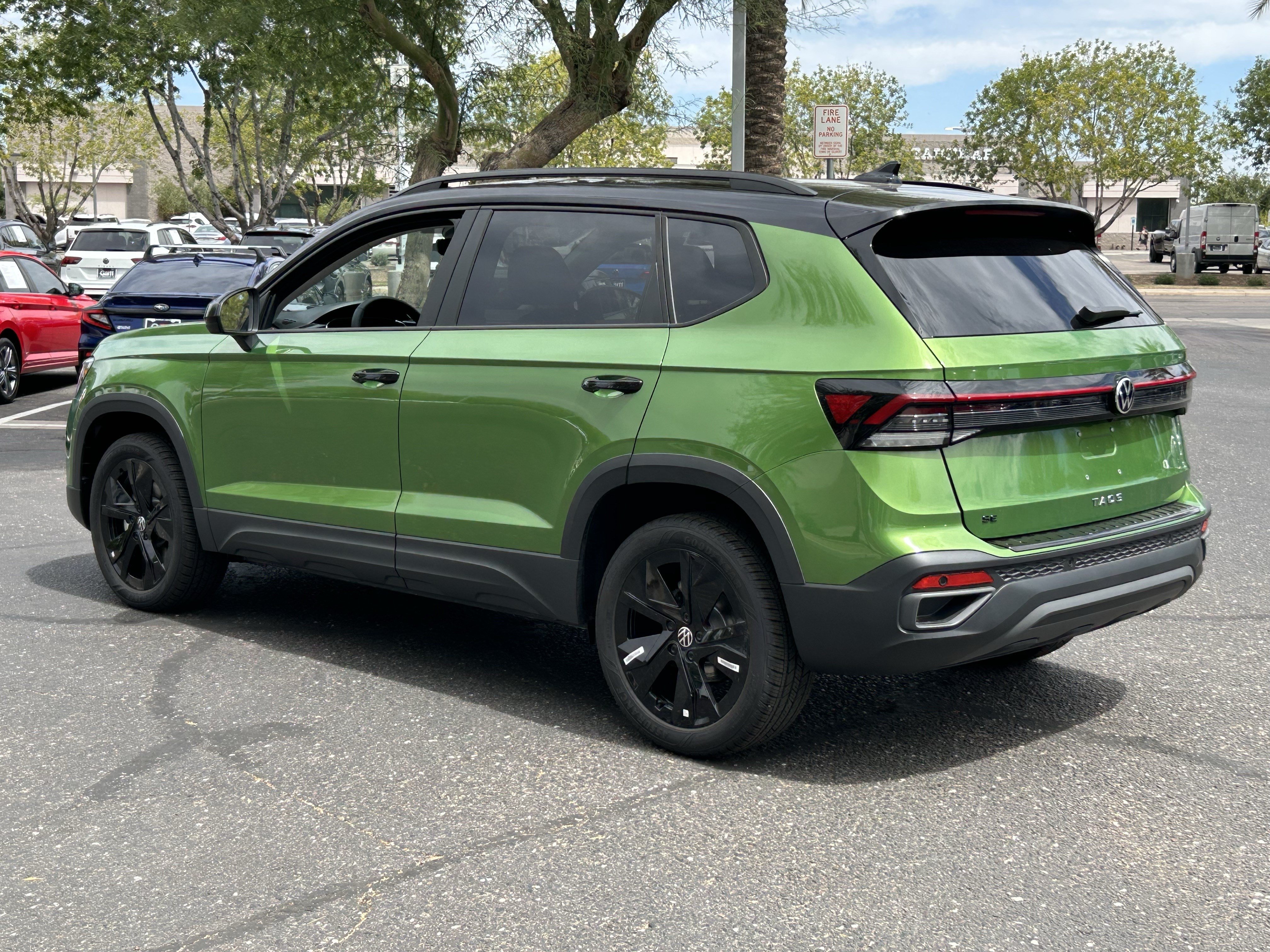 New 2026 Volkswagen Taos SE FWD image 2