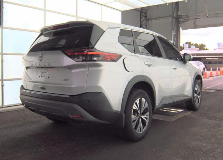 Used 2023 Nissan Rogue SV FWD image 5
