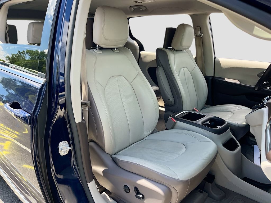 Used 2017 Chrysler Pacifica Touring-L Plus FWD image 28