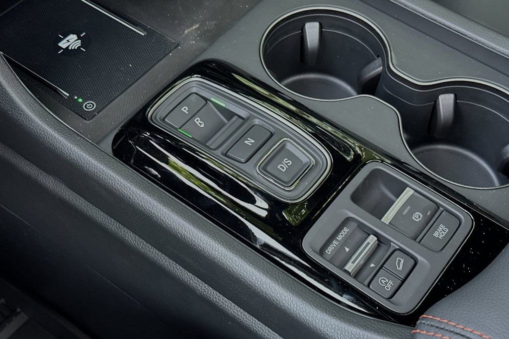 Used 2025 Honda Pilot TrailSport image 19