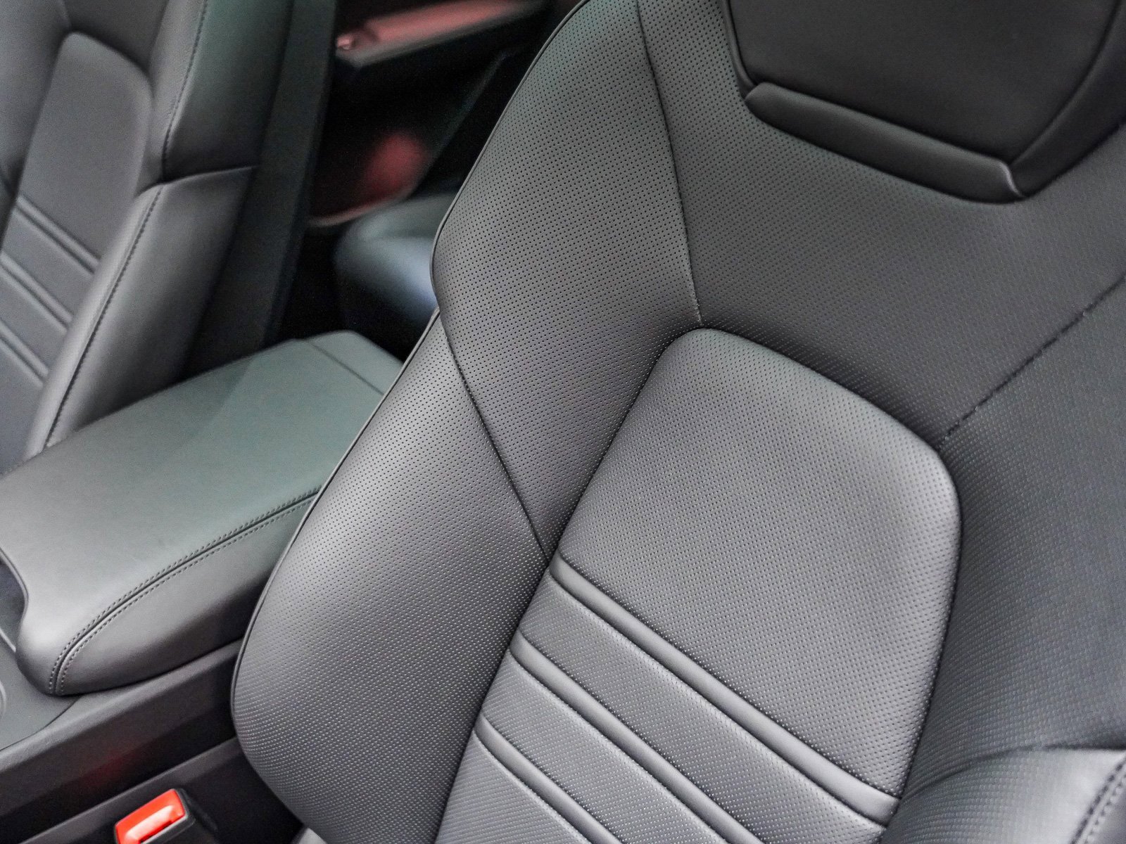 Certified 2025 Porsche Cayenne E-Hybrid image 31