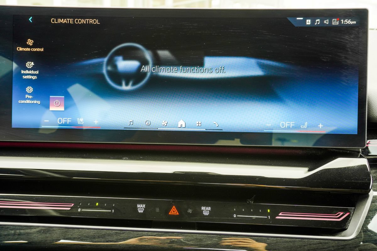 Used 2026 BMW 530i xDrive w/ Premium Package AWD/4WD image 23