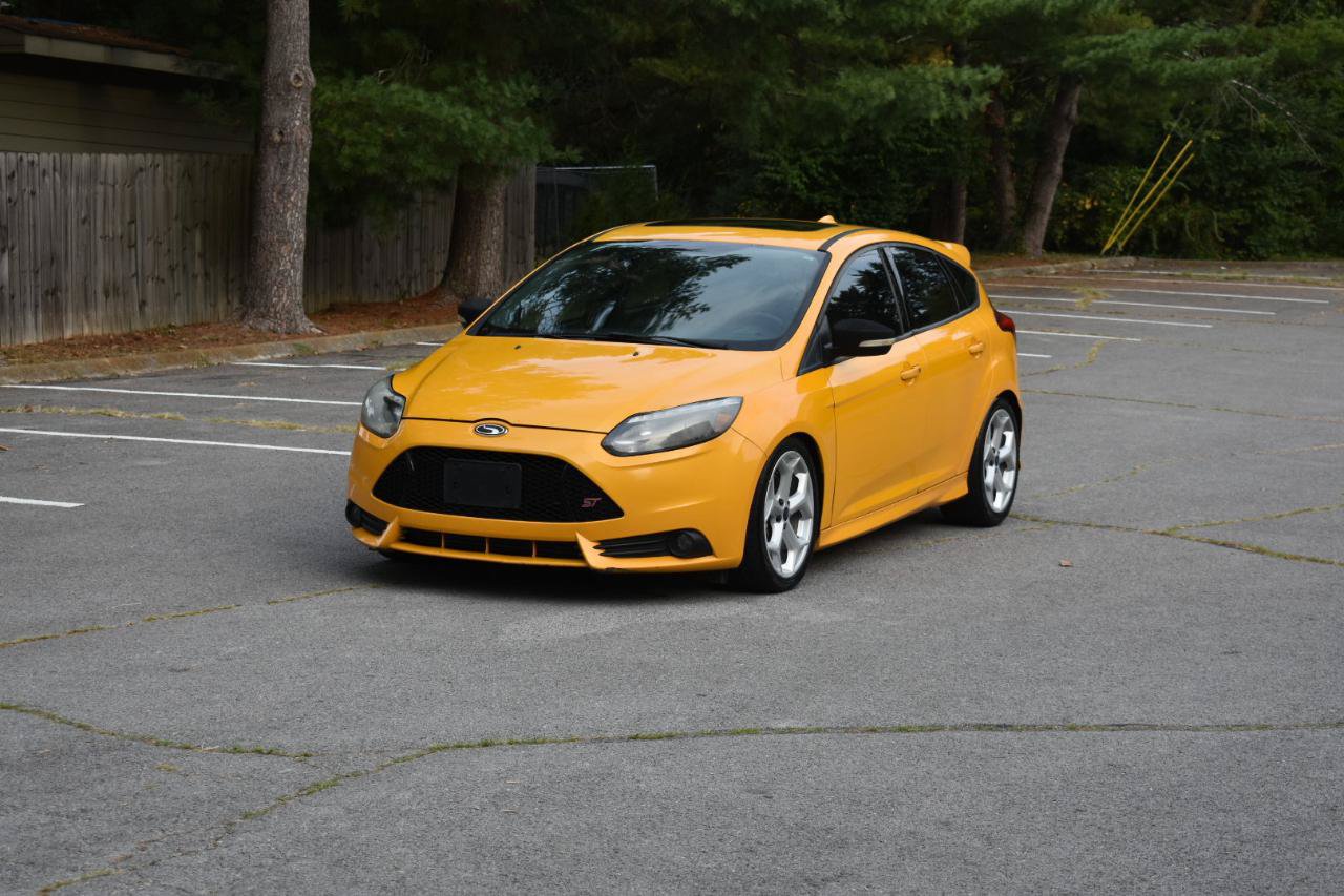 Used 2013 Ford Focus ST FWD image 2