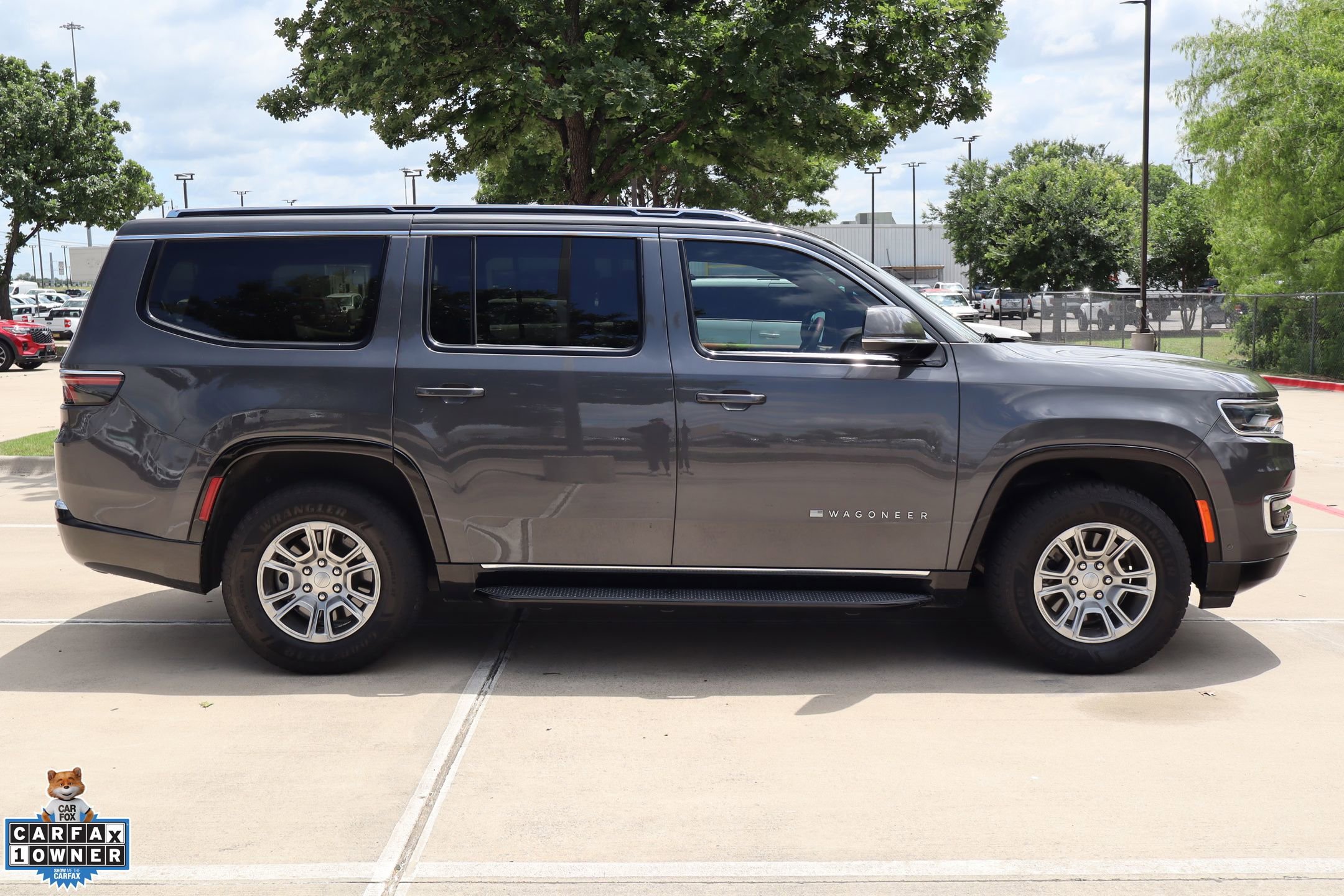 Used 2022 Jeep Wagoneer Series I RWD image 2
