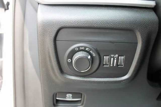 Used 2023 Jeep Grand Cherokee Laredo image 11