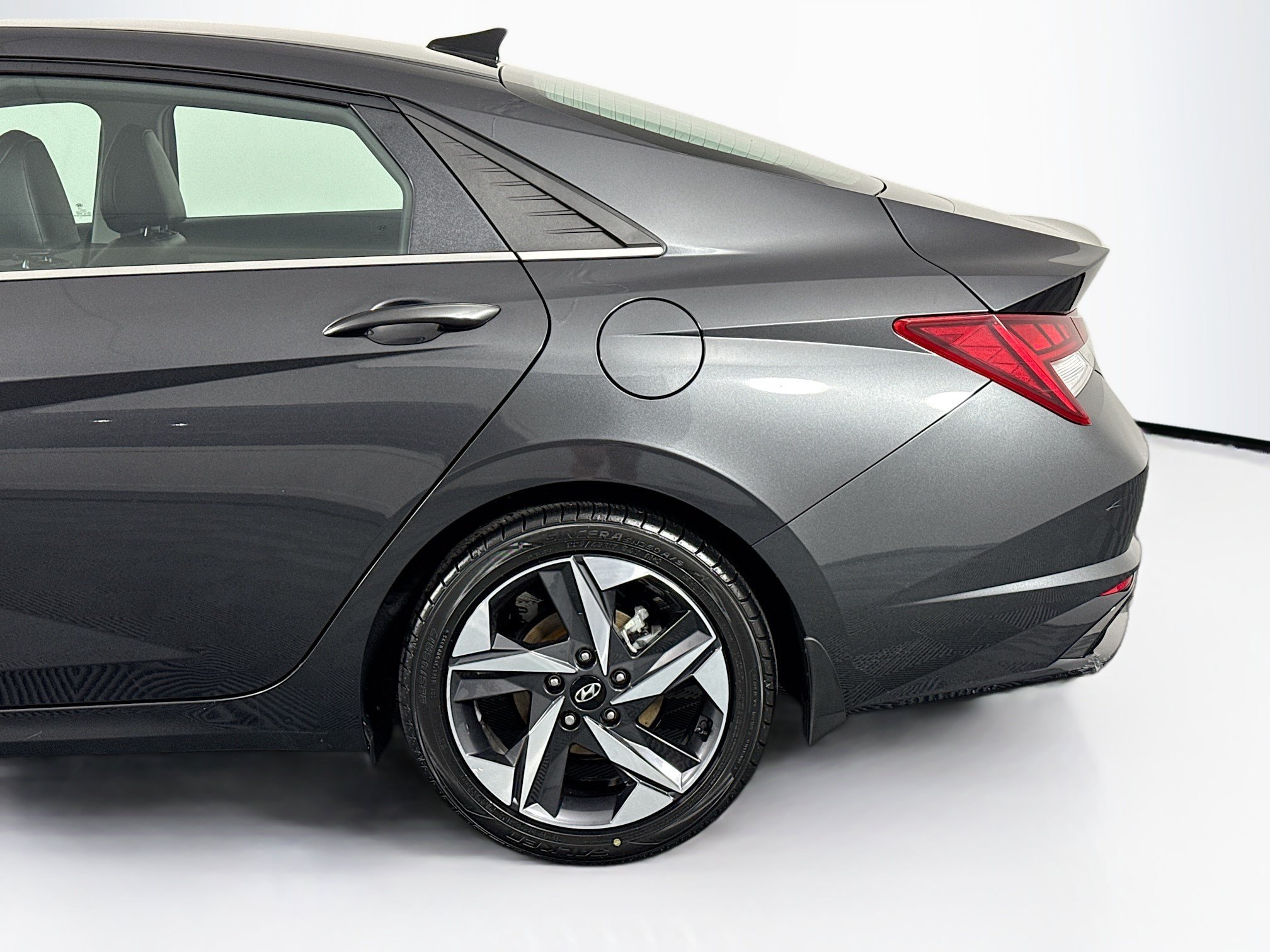 Used 2023 Hyundai Elantra Limited FWD image 45