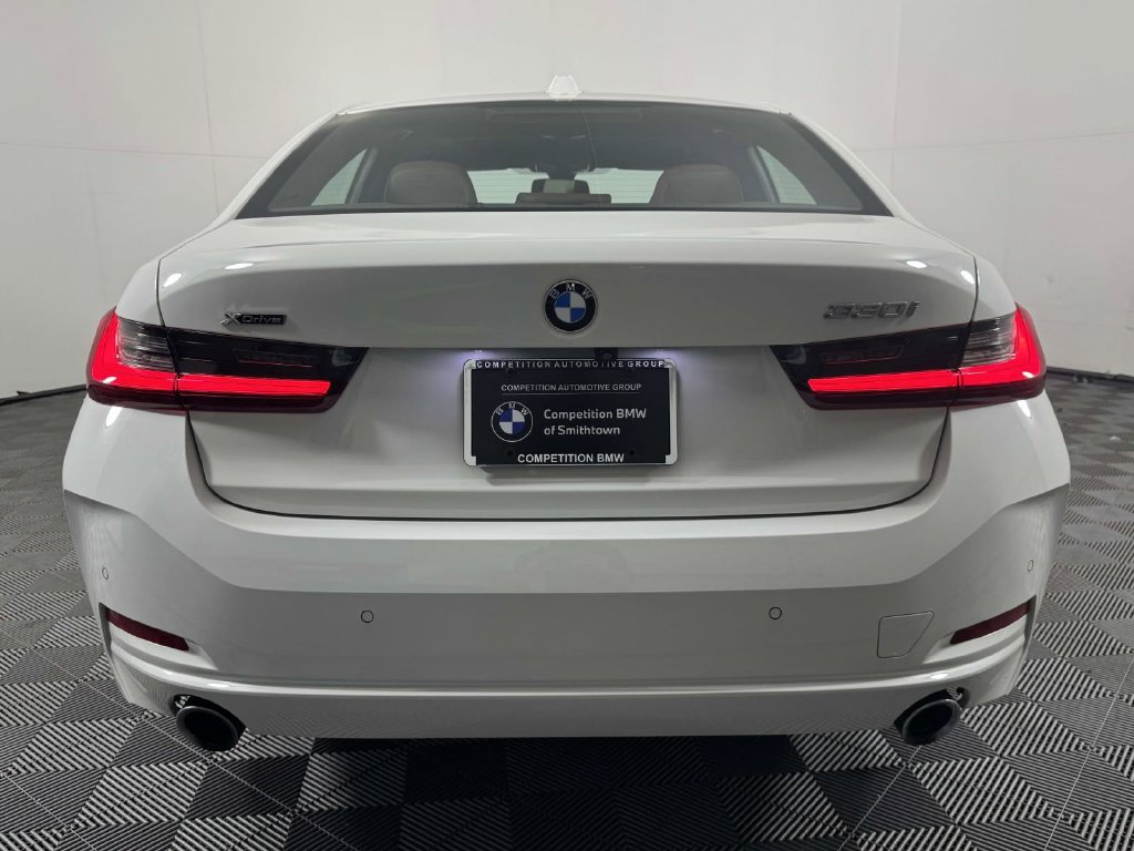 Used 2023 BMW 330i xDrive Sedan w/ Premium Package AWD/4WD image 9