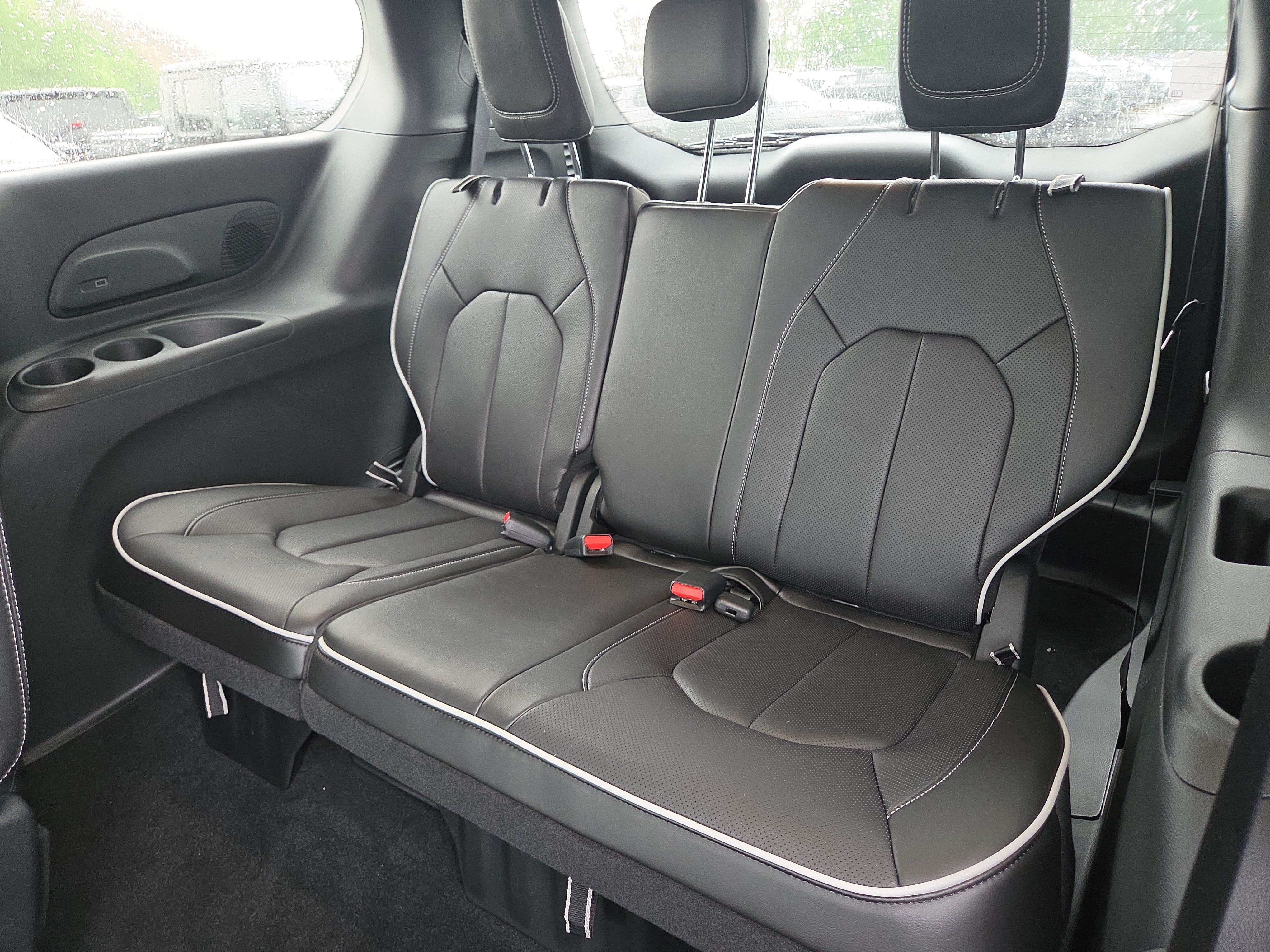 New 2027 Chrysler Pacifica Limited AWD/4WD image 10