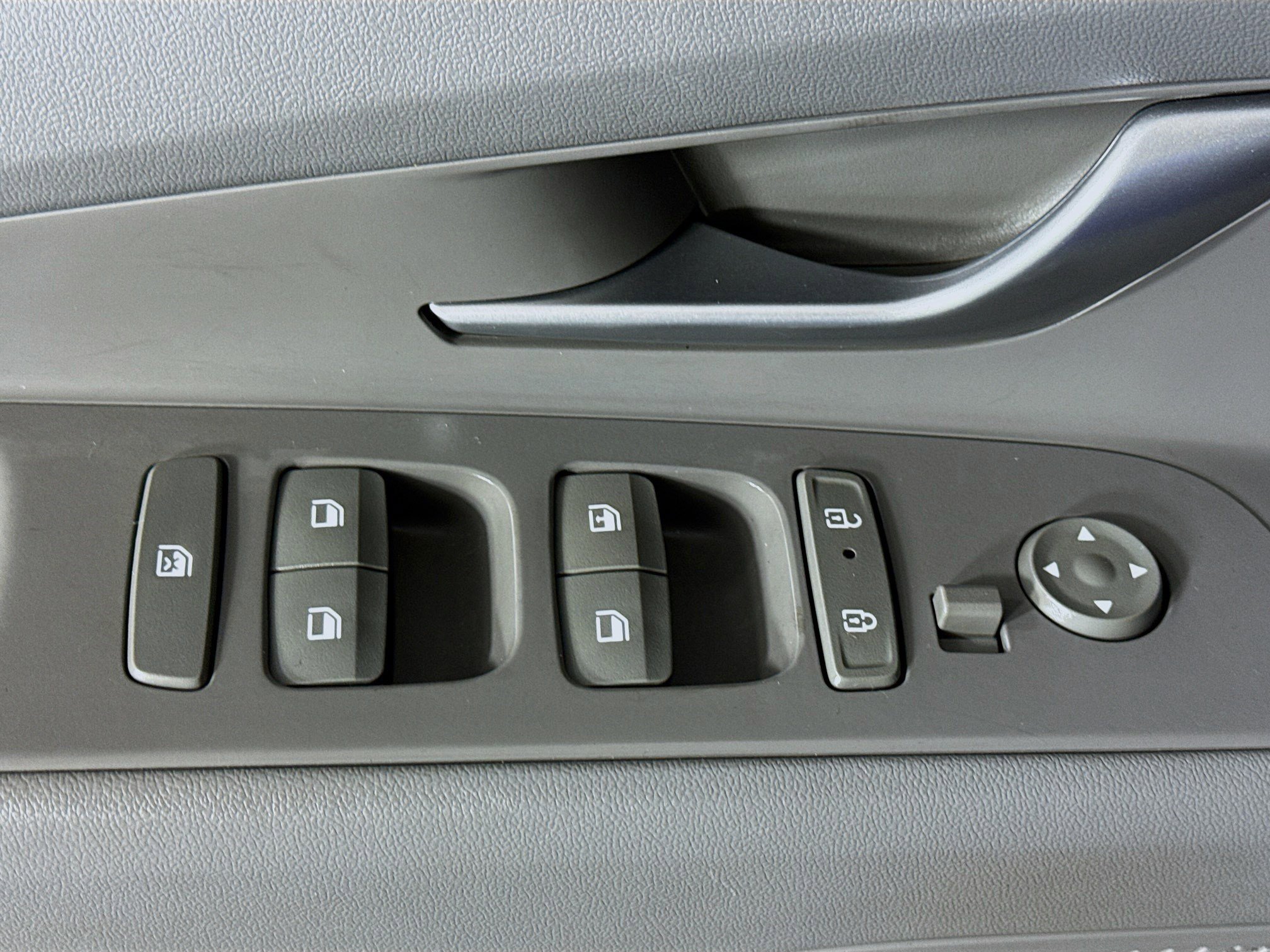 Used 2024 Hyundai Elantra SE image 23