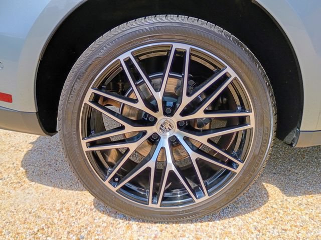 Used 2022 Porsche Macan AWD/4WD image 23