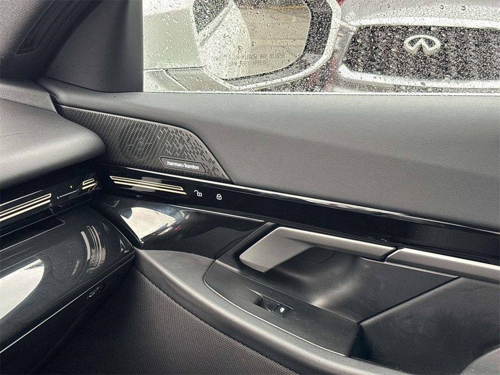 Used 2024 BMW 530i xDrive w/ Premium Package image 30