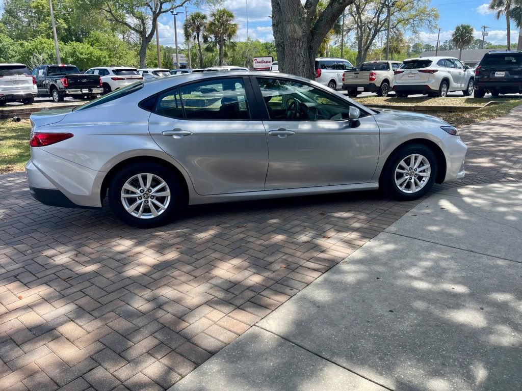 Used 2025 Toyota Camry LE image 6