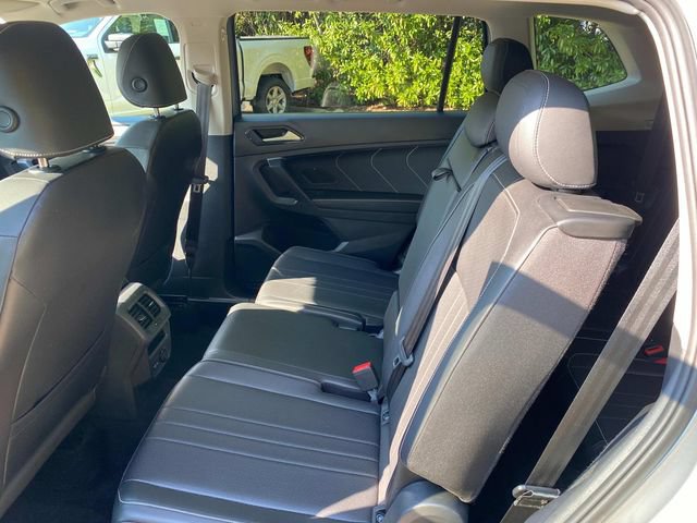Used 2023 Volkswagen Tiguan SE w/ Panoramic Sunroof Package FWD image 9