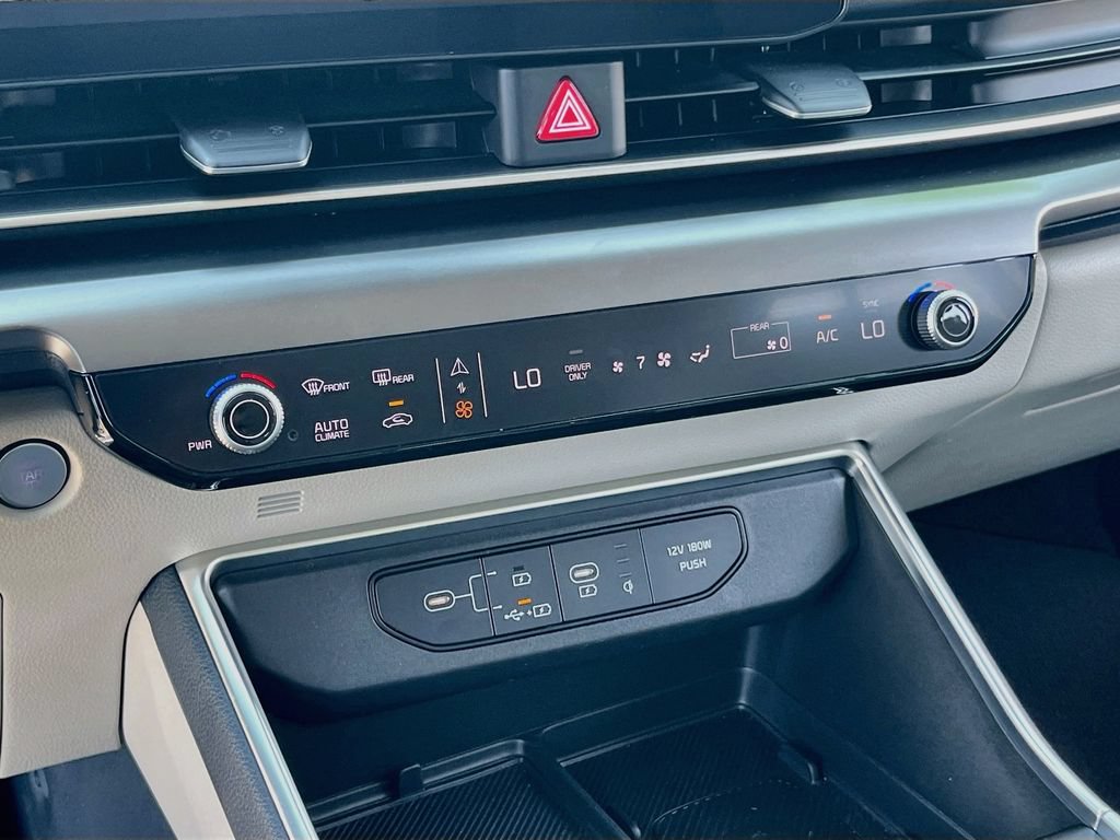 Used 2025 Kia Carnival SX w/ SX Dark Edition Package FWD image 15